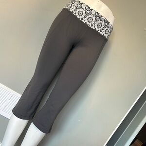 Lululemon size 8 Gray Cropped Leggings with Floral Waistband